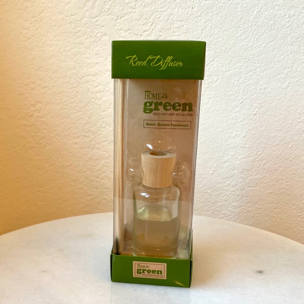 Green Garden Reed Diffuser - Picture 2 of 5